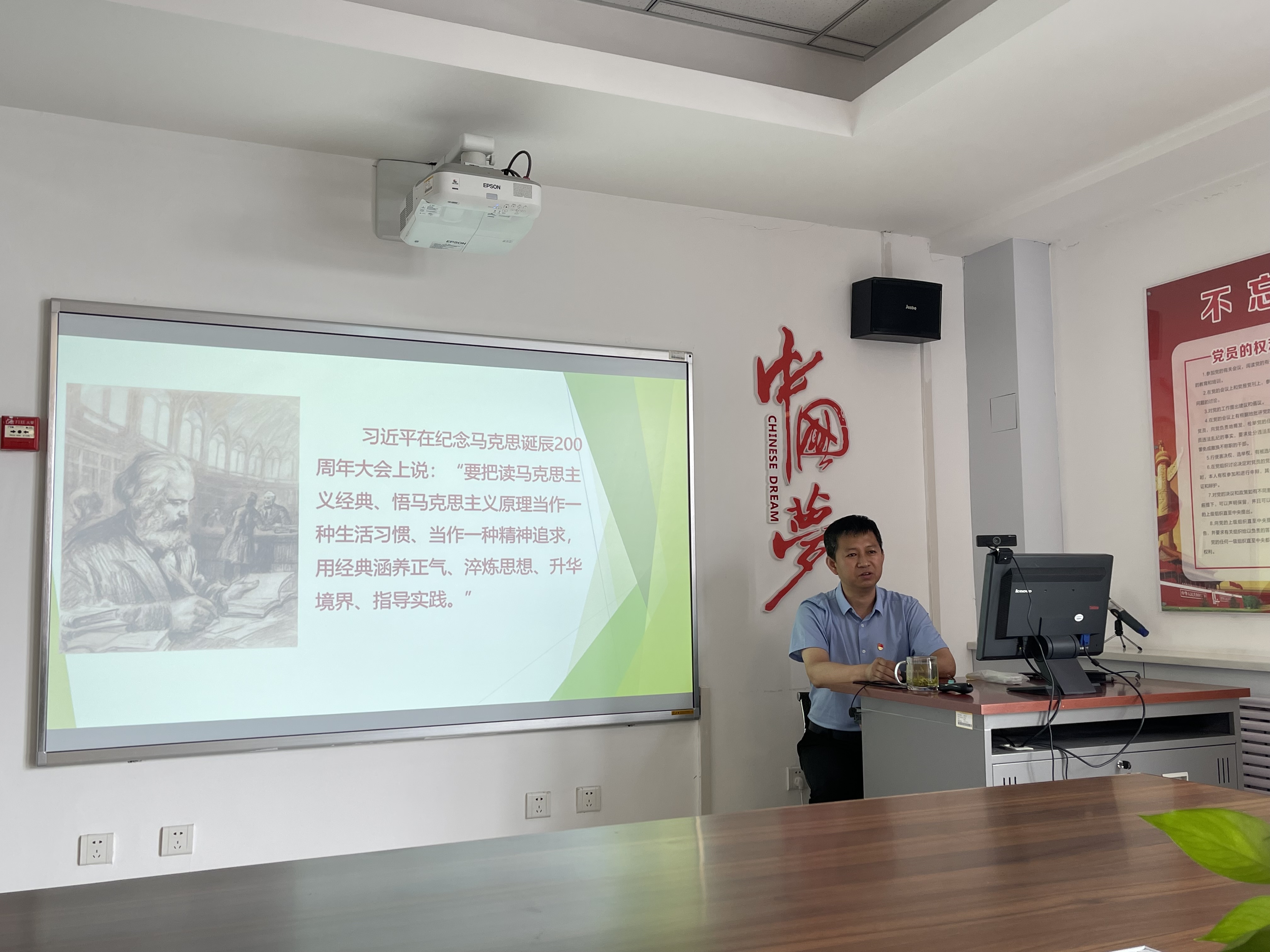 9ceb4d4e2f0e47f9b07857cb4cad7421.jpg